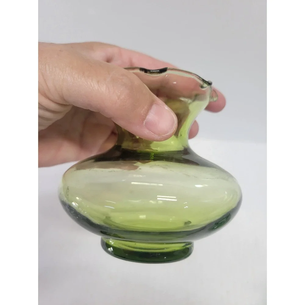 Vintage Green Glass Bud Vase‎ Ruffled Rim Squat Bulbous Mid Century Modern 4.5
